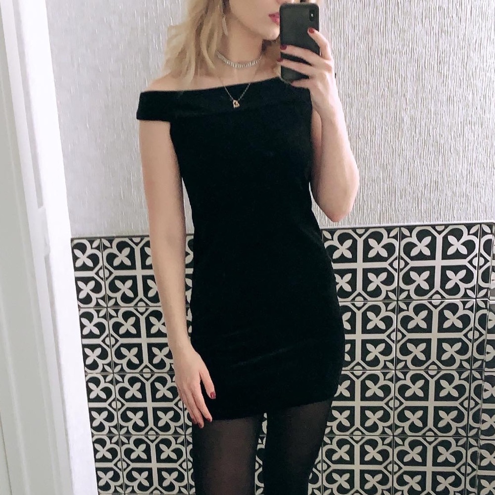 Off the shoulder body con cocktail dress